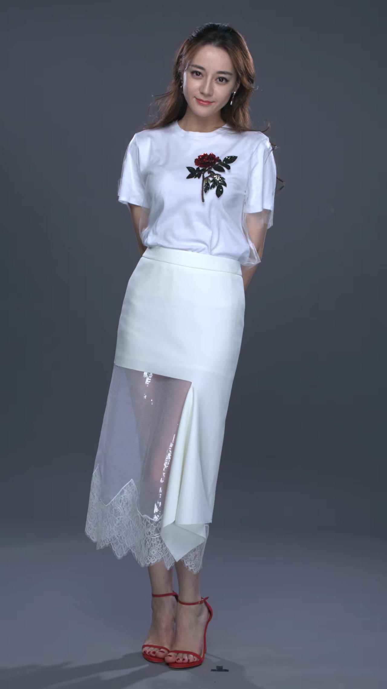 迪丽热巴棚拍RAW底片。热巴早期的定妆照，是真美呀迪丽热巴 美神降临 棚拍 生图