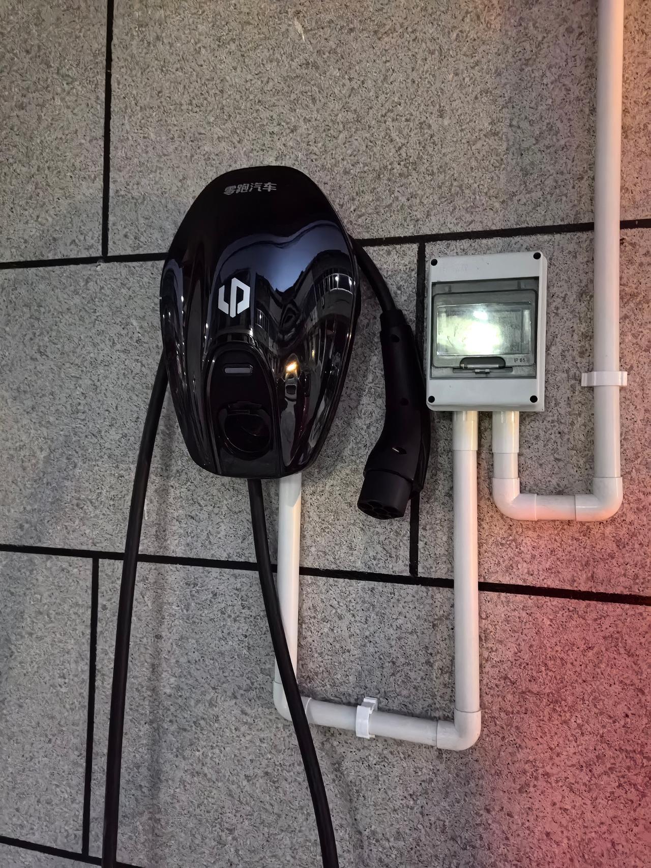 还有什么比在家门口充电更爽？[吐舌]

乡下其实更适合电车