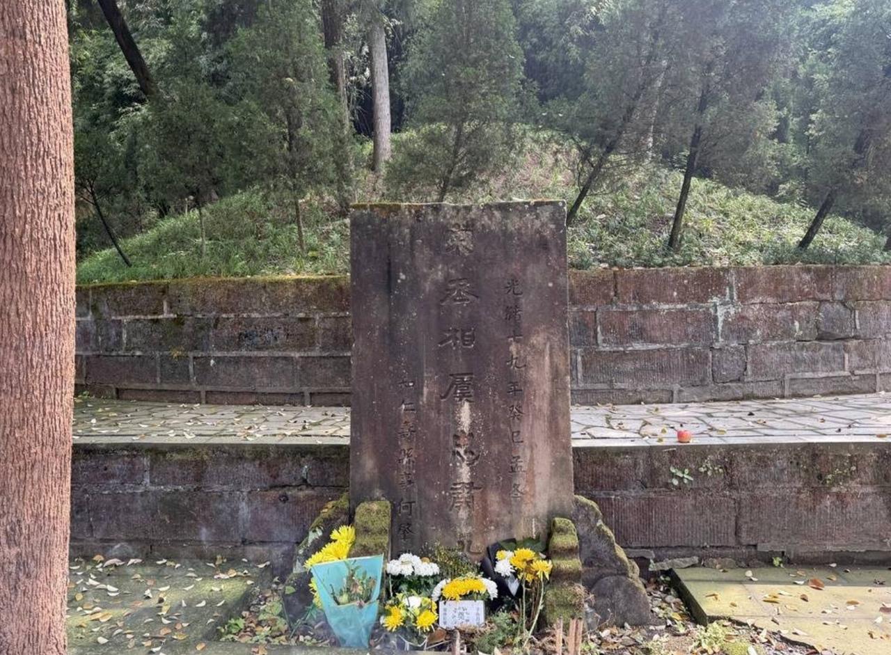 800年14代人，只为一句承诺守墓到底，这才是刻在中国人骨子里的浪漫！

在这个