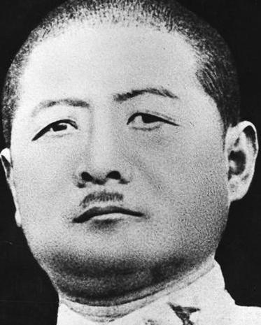 吉鸿昌被敌人杀害后，其妻用八万大洋赎回了他的尸体后就疯了！常穿两只不同颜色的鞋子