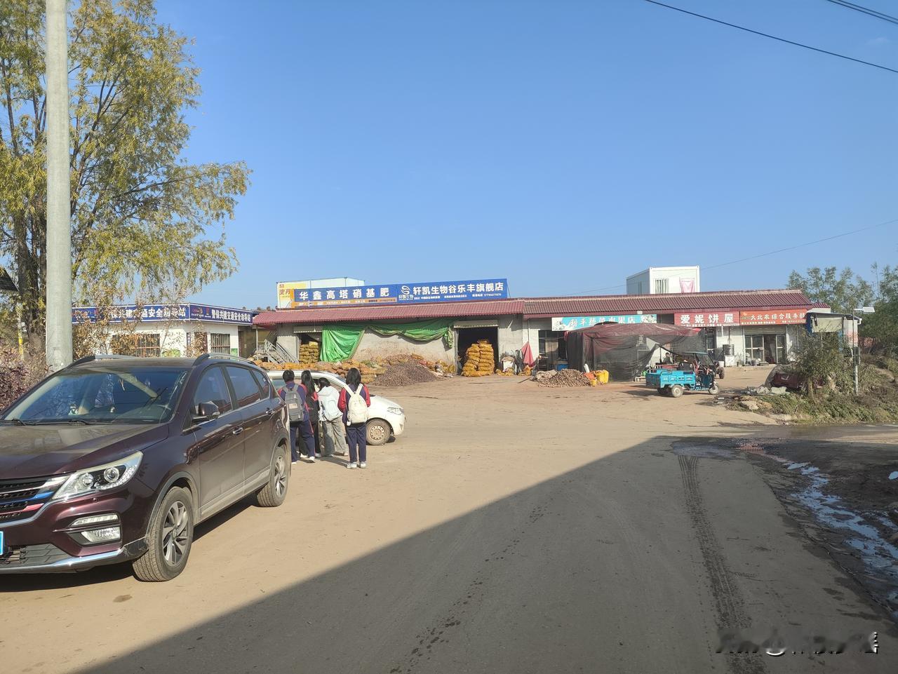 《藏在纸包里的爱》

在我房间的抽屉深处，珍藏着一张皱巴巴的油纸。它的颜色已泛黄