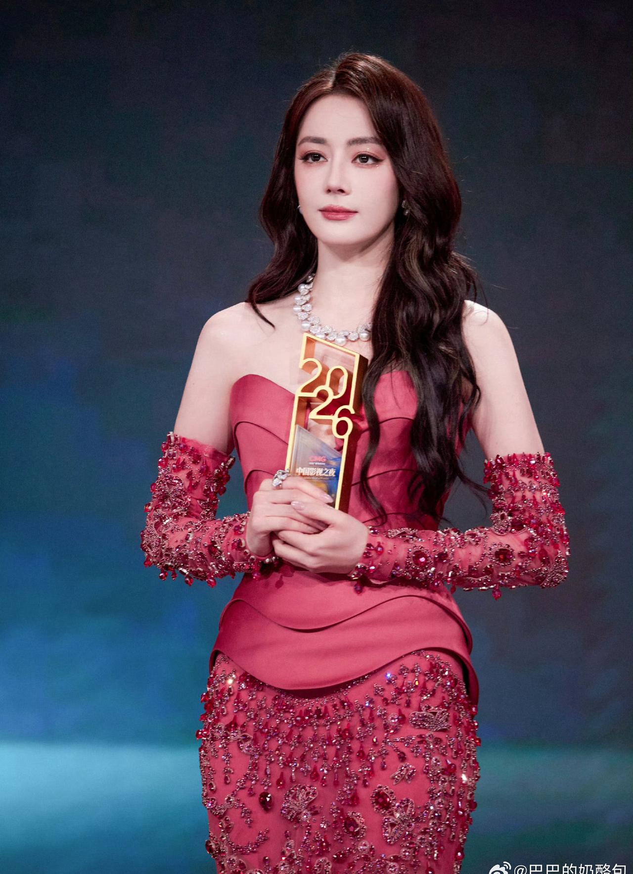 迪丽热巴超话2026CMG年度推荐 ​​​
恭喜@Dear-迪丽热巴 感谢总台对