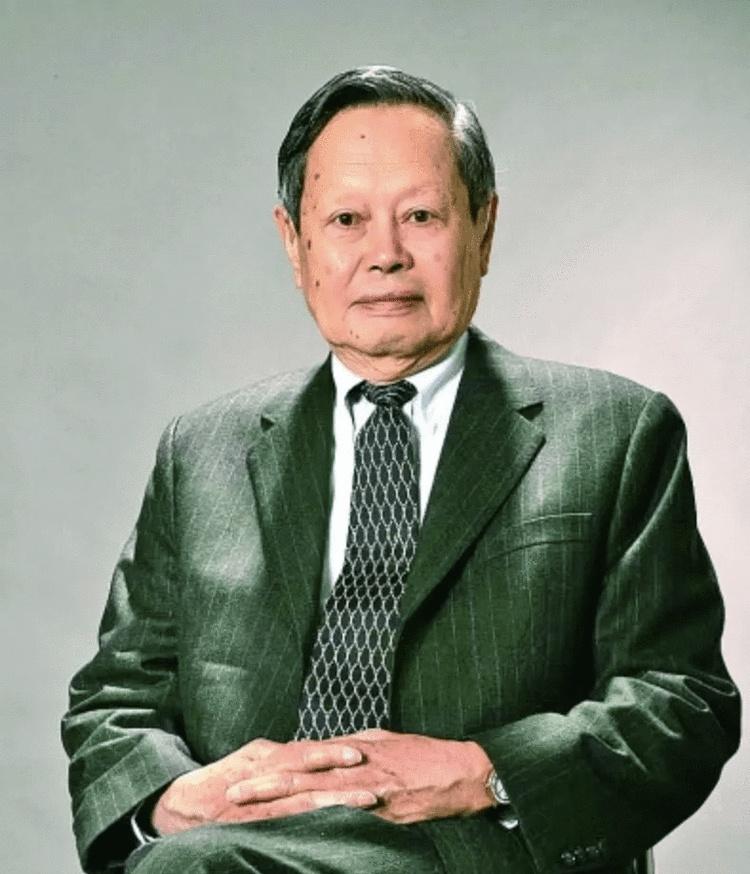 为沉痛悼念深切缅怀杨振宁先生，2025年10月24日（星期五）上午9时，在北京八