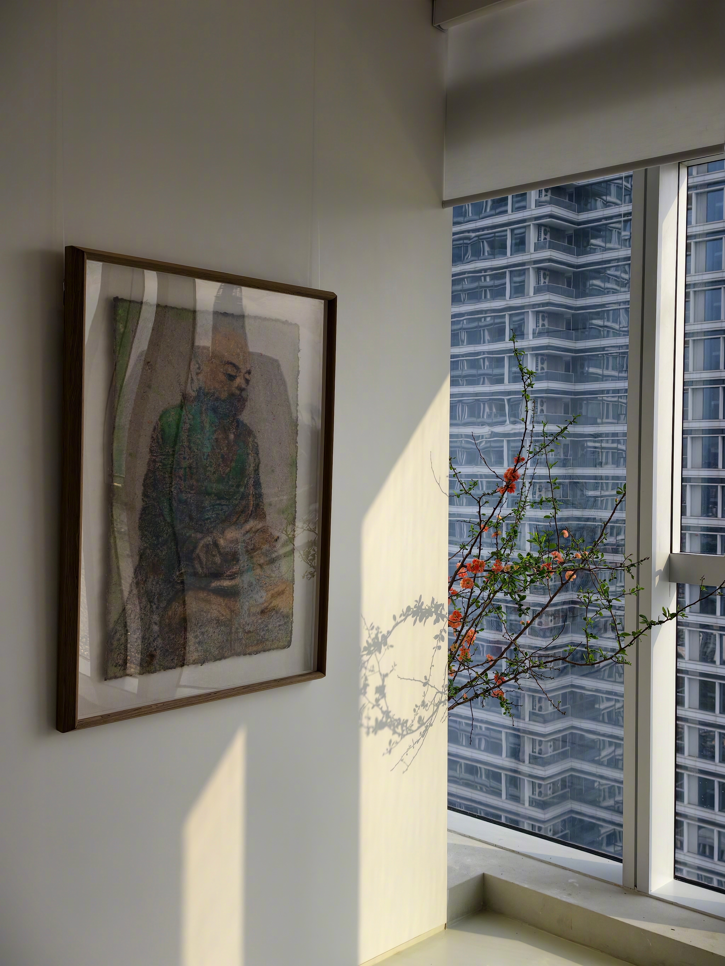 昨天下午朋友带我去一处豪宅看画展，才发觉好房子有时不为住人，只为安放心头所好。真