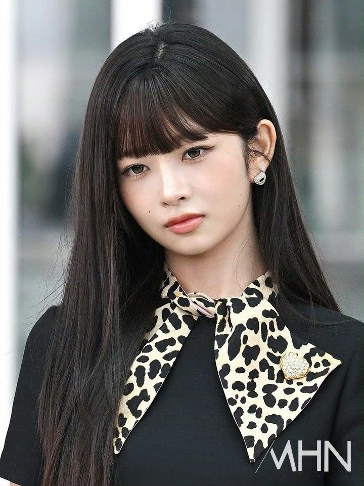 直井怜 、liz、anna、申惟、金道勋巴黎时装周出发造型 ​​​