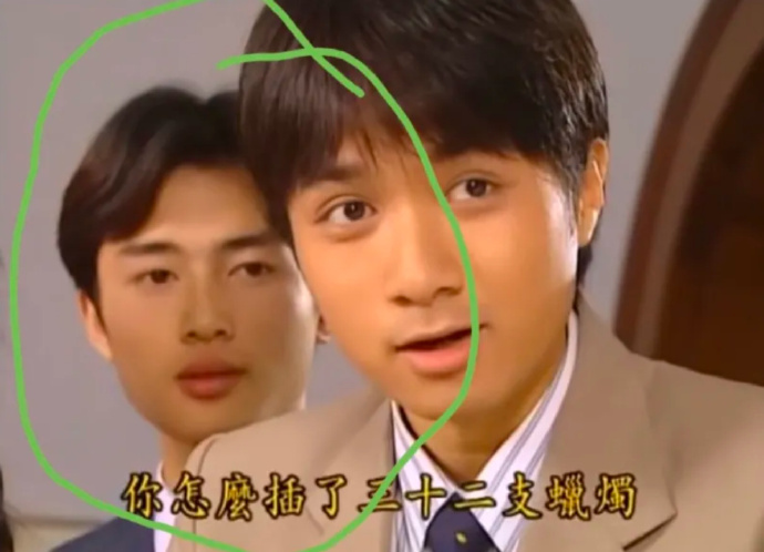 电视剧《情深深雨蒙蒙》里，何书桓后面的那个龙套小哥哥，全剧最帅。他出现在如萍过生