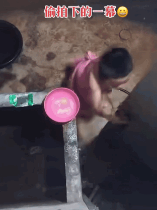 前后不到20秒，你家孩子也是这样洗澡的吗？[震惊]