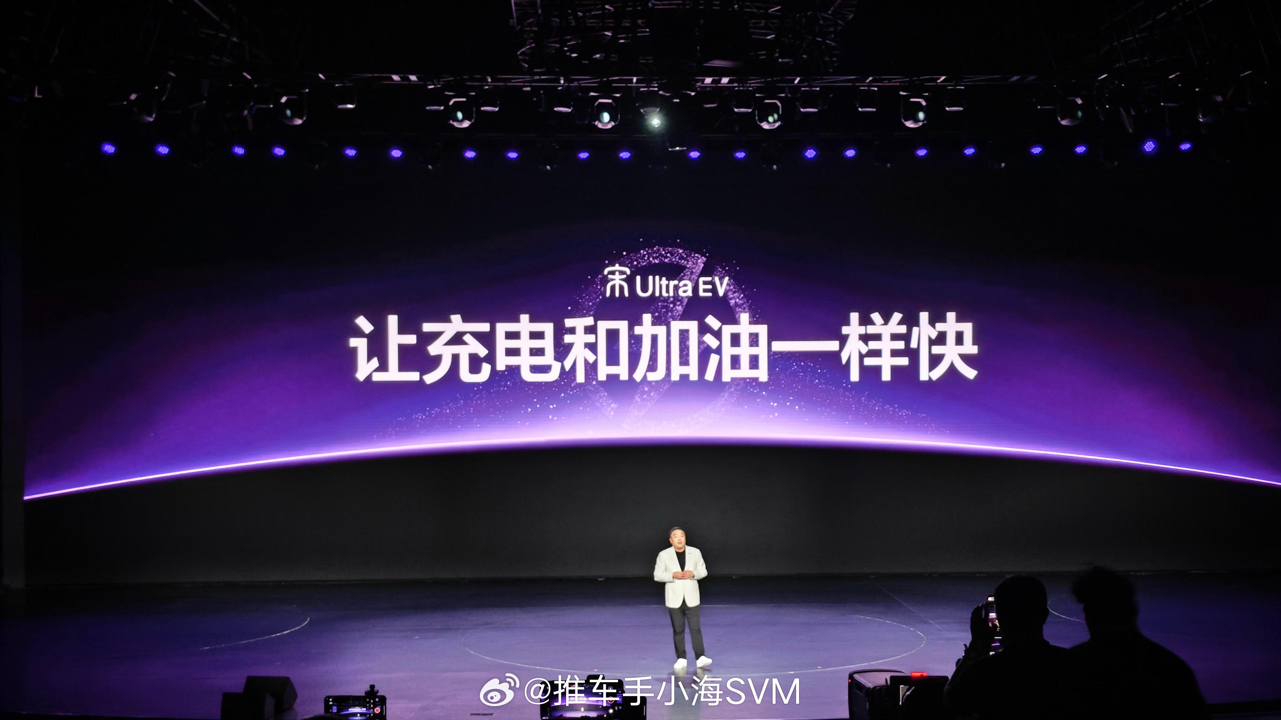 2026年买车看闪充5分钟充好，9分钟充饱，已经把充电和加油的时间拉得很接近了。