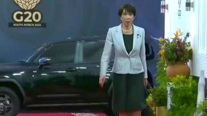 【高市早苗G20峰会迟到近1小时，竟是为了“选衣服”？】当地时间11月22日，二