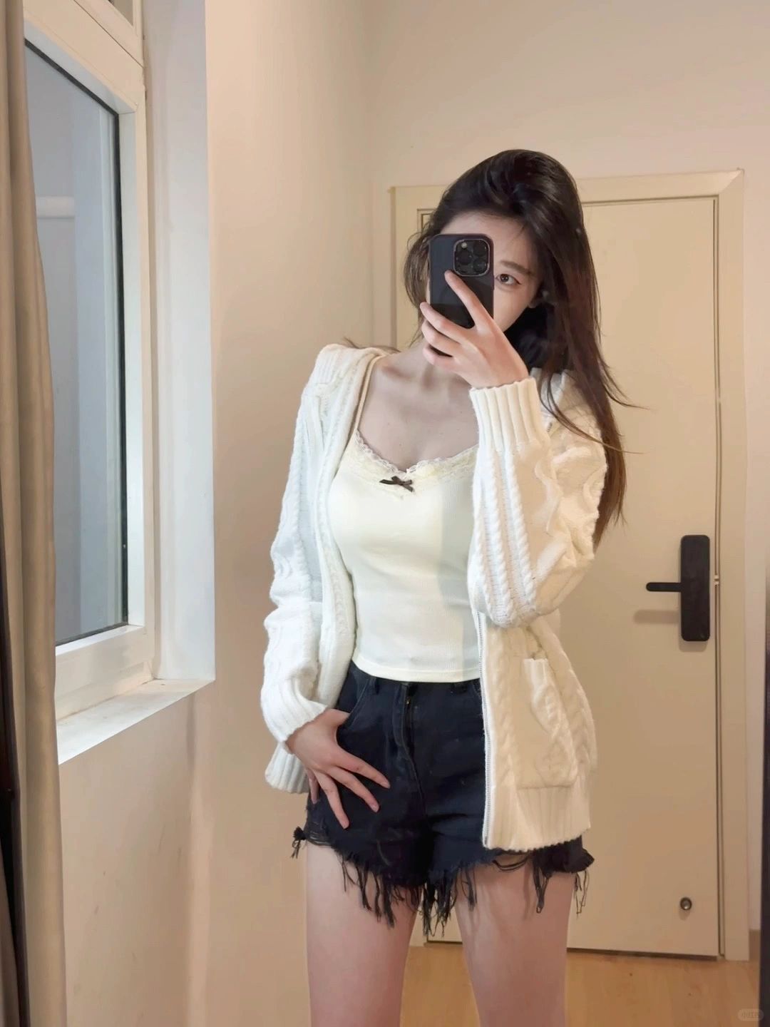 小吊带穿上还挺好看的……