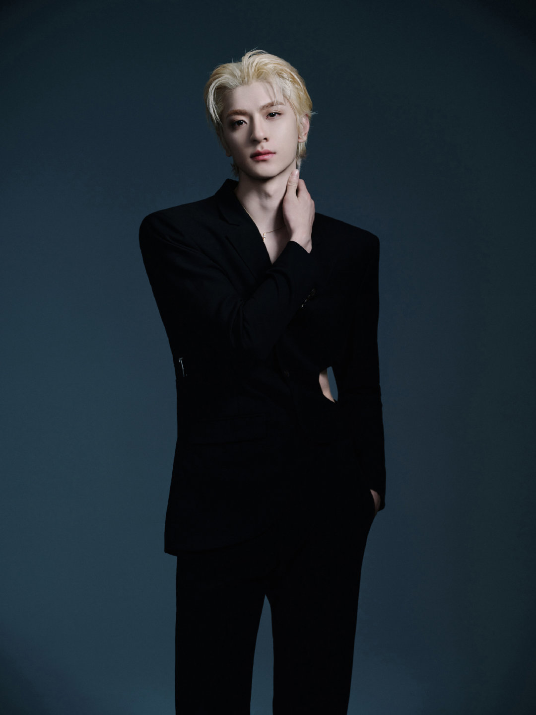 林一风格大变《白色情人节》 林一金发返场，帅气值直接爆表！ 