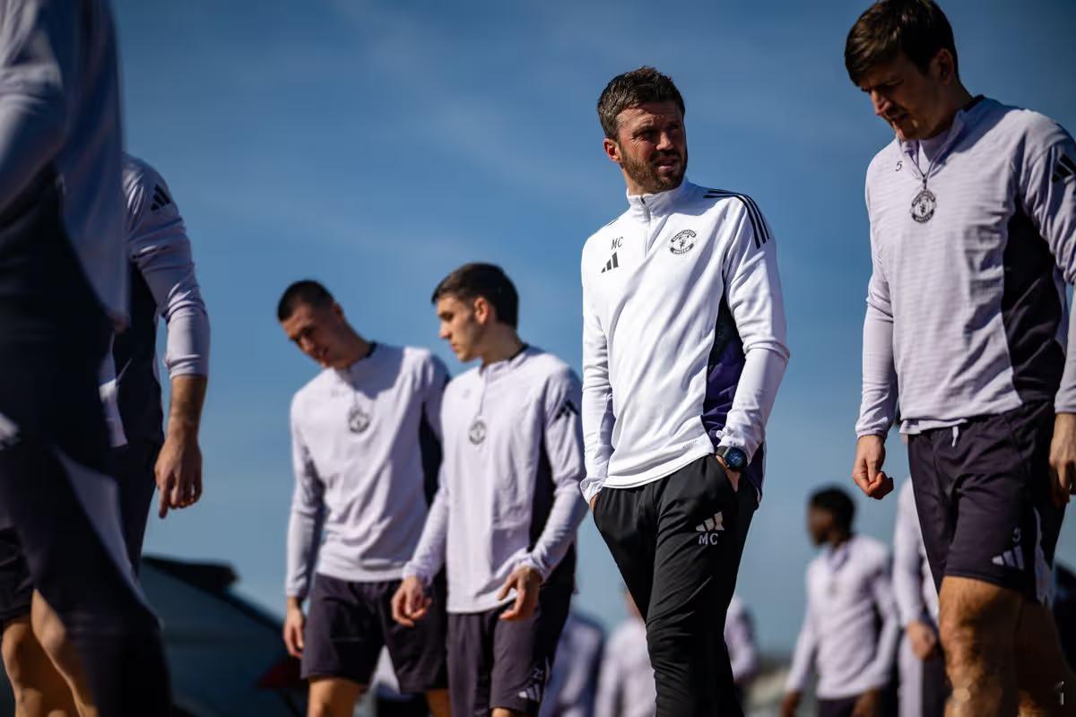 曼联vs利兹联 马奎尔续约一年，说是下赛季曼联有争冠可能，所以他愿意再效力一年。