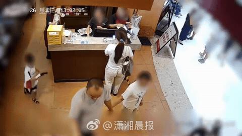 下场了。对人民日报的长篇小作文评论立场，我不作多评价。但是，很明显，人民日报小作