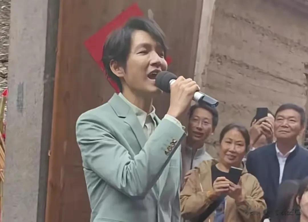 钟汉良我的男神啊，怎么变化这么大呢?

曾经的翩翩贵公子、温润如玉的钟汉良，怎么