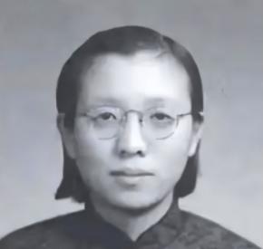 陈修良潜伏南京纪实，麻将桌边的红色传奇
一九四六年春天，南京表面看着平静，其实暗