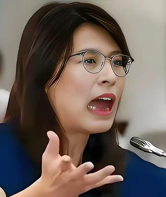 郑丽文女士：首先必须明确一个不容置疑的事实：世界上只有一个中国，台湾是中国不可分