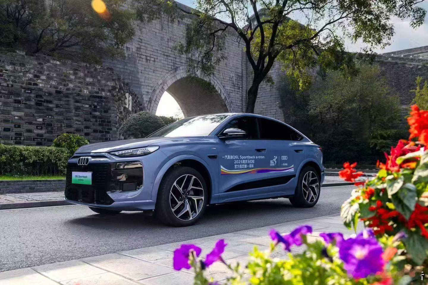 在的赛道上，选手们为梦想全力冲刺的画面扣人心弦。而无疑是这场盛宴中的一大亮点。旗