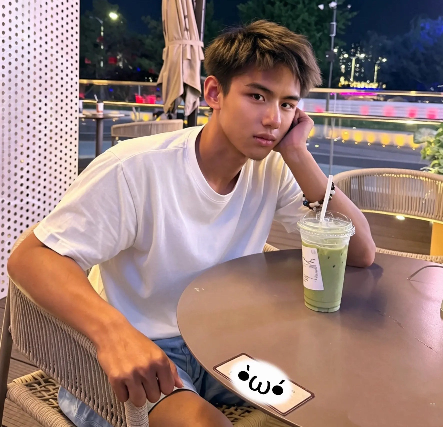 长得让人想亲的样子！