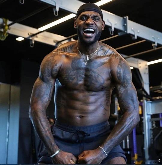 詹姆斯到底该排历史第几，NBA10大主流媒体答案惊人一致历史地位之争，从来不只是