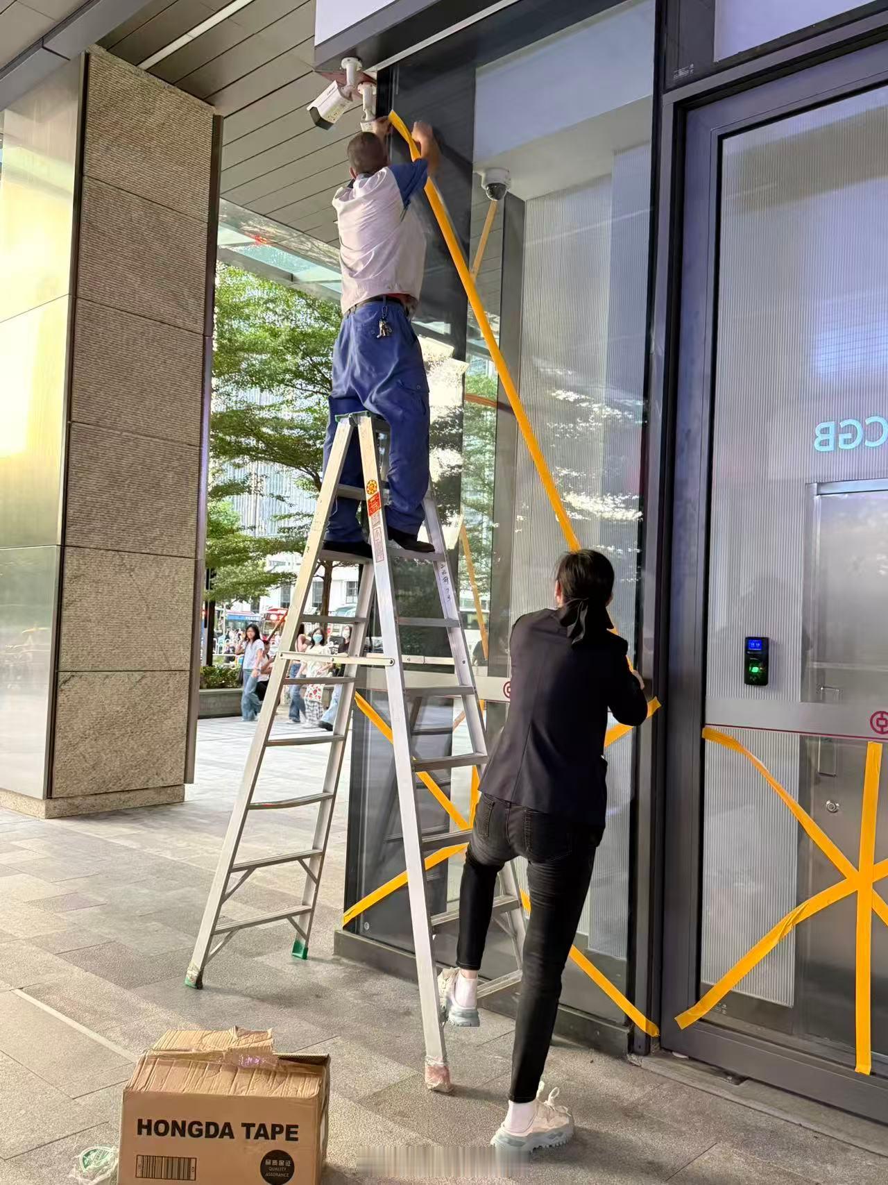 桦加沙登陆地点确认桦加沙 姐妹从广州发来的照片，虽然广州还没开始刮风，但是大家都