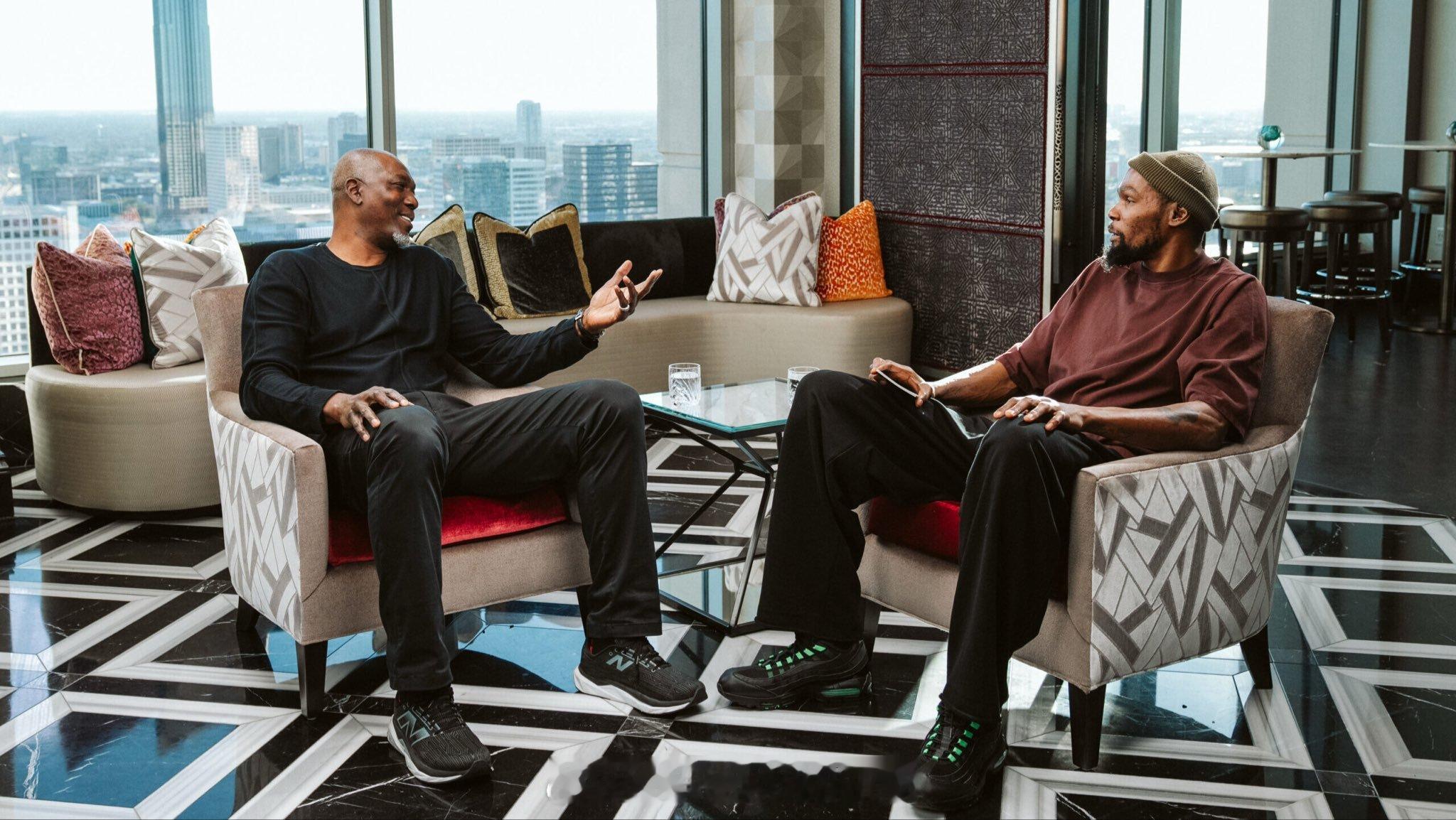 奥拉朱旺表示，他（退役时）对篮球的热爱从未减退，只是身体的磨损和与年轻队友之间的