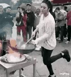 1 天呐！表演的胆大，观看的胆更大啊！[震惊]
2 大爷这是青出于蓝而胜于蓝啊！