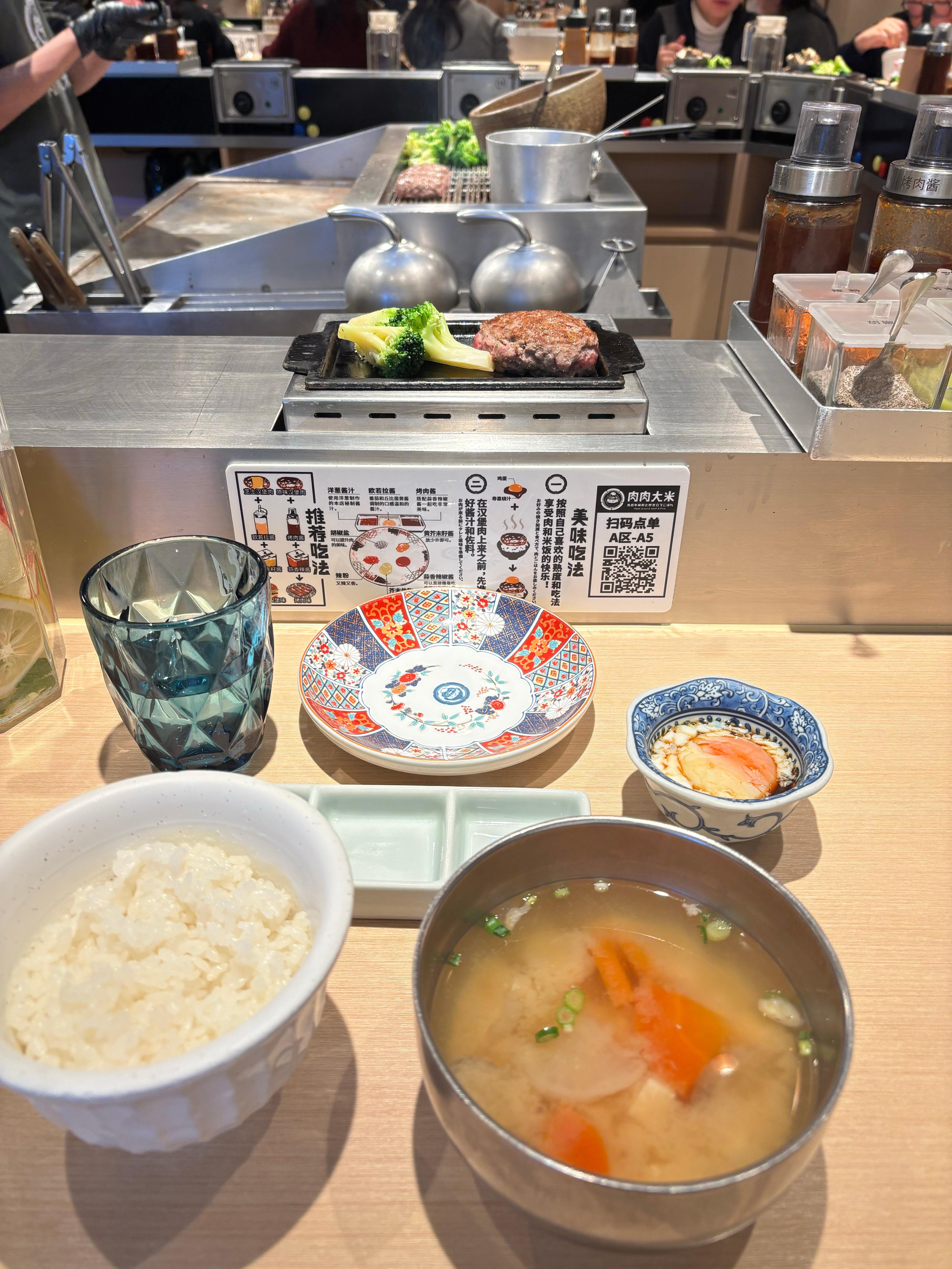 今天休假，来龙之梦吃个一人食板前，78块，饭好吃，肉一般，西兰花和米饭都无限续。