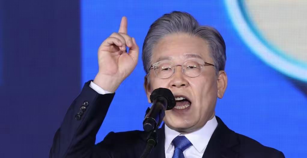 还是李在明棋高一招，他发现检察厅把尹锡悦判了，为了自己将来不重蹈覆辙， 于是先下