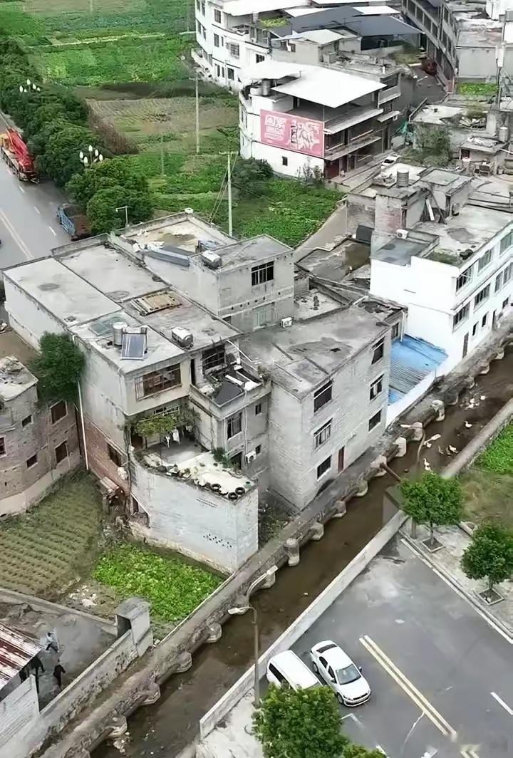 有些地方穷，根本不值得同情！[并不简单] 