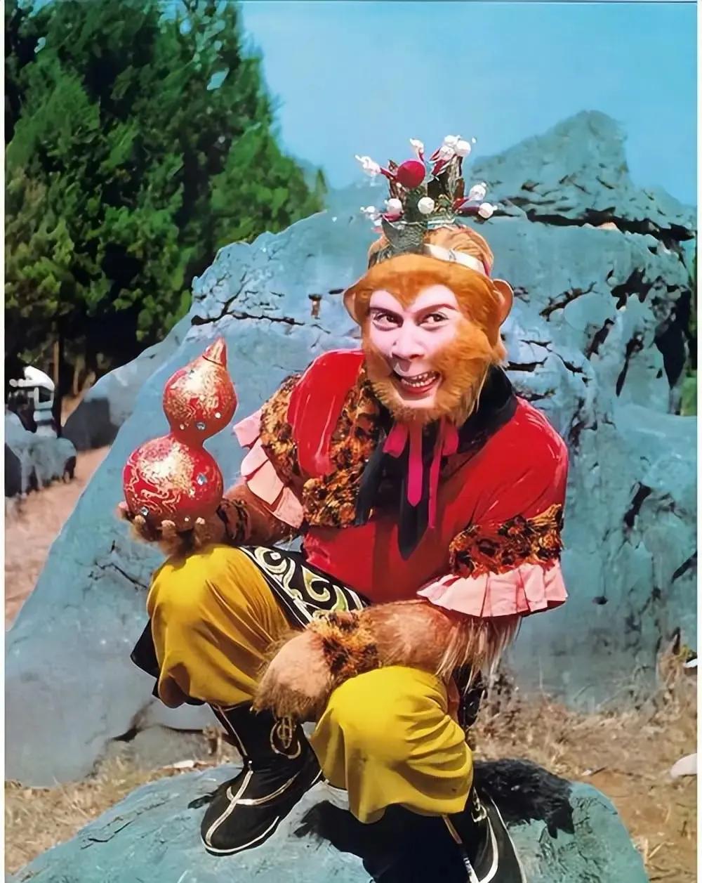 孙悟空的魅力之所以跨越千年，恰恰因为他的“反骨”与“真心”击中了人类对“活得痛快