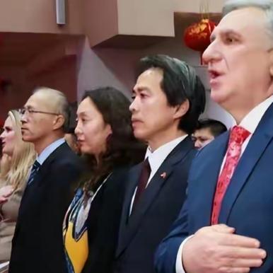 乌克兰独立后，大量科学家被中国“接纳”。而这些科学家来到中国后，不少人第一个要求