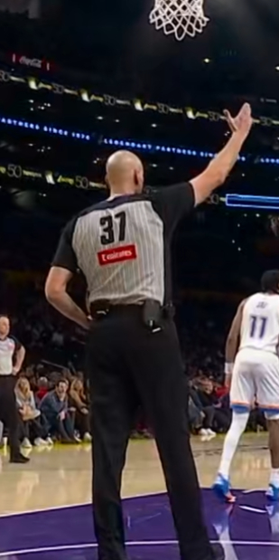 建议以后湖人不要安排主场比赛了雷霆vs湖人