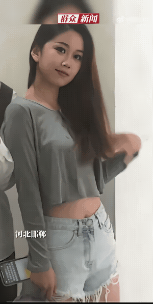 女子回农村看姥姥，你得穿得像回农村的样子，不然肯定被说的。回城市再有城市的穿的样