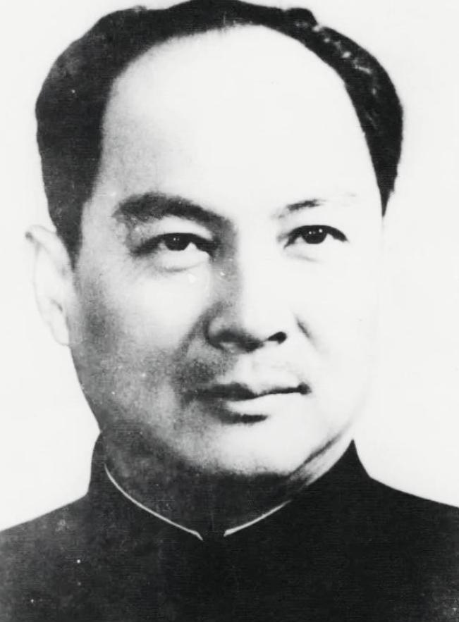 1935年，他被开除党籍，戴着手铐走完长征，开国大典前，毛主席问他：“你为何不来