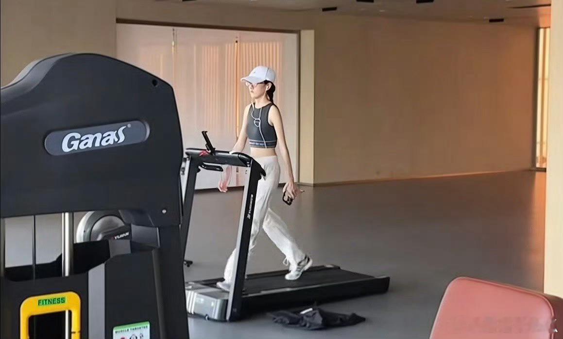 女明星练练练男明星恋恋恋但凡这事当女明星身上都被骂死了 