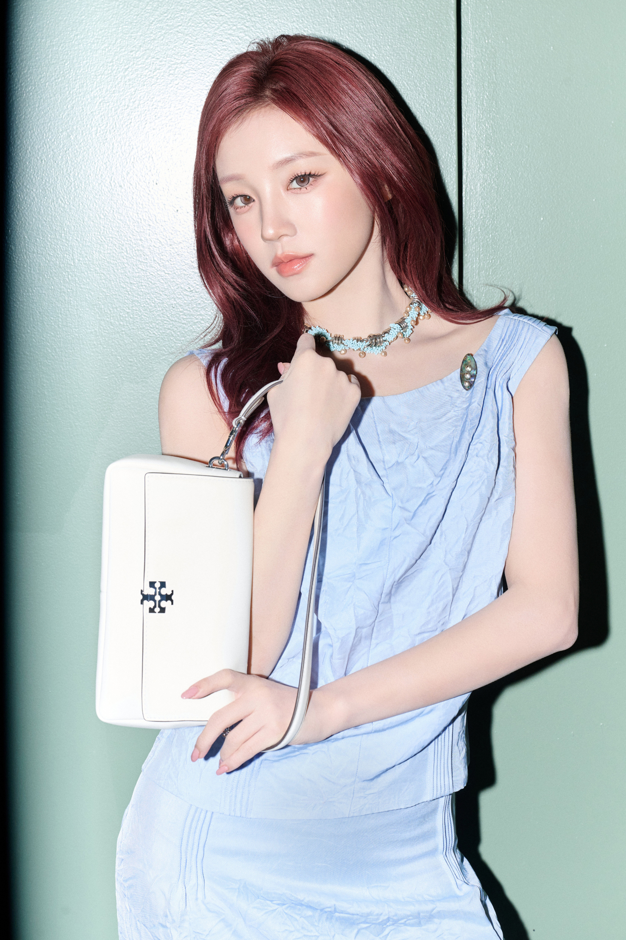 宋雨琦时装周营业状态 TORYBURCH品牌手袋及鞋履系列代言人宋雨琦身穿202