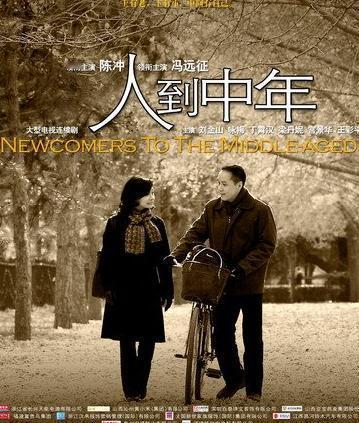 认真打扮，首先会带来一份自信。当我们穿着整洁合体、风格适宜的衣服出门，会感觉整个