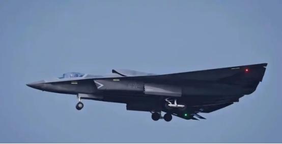 歼36突破了50吨，为啥我们要把战机造的越来越重呢？其实说白了，战机体格越大，干