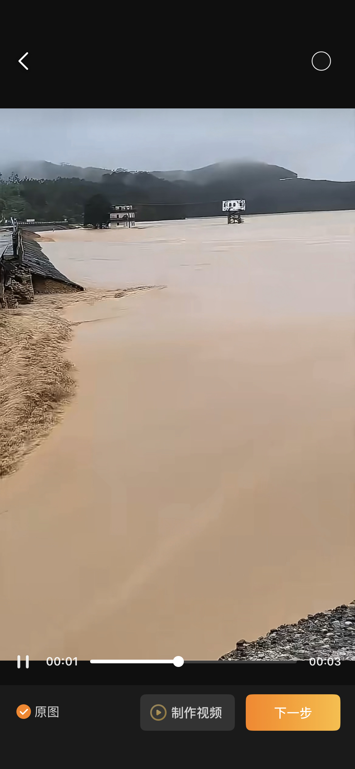 广西洪水浑浊的洪水漫上道路，看着画面心里揪紧。多地超警戒水位，不少居民被迫转移，