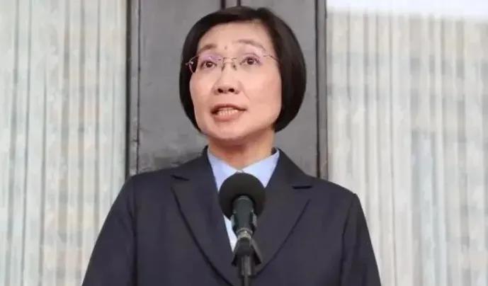 徐欣莹站出来面对了，否认做出过礼让承诺，因为前提条件不成立！白营也已经做出回应，