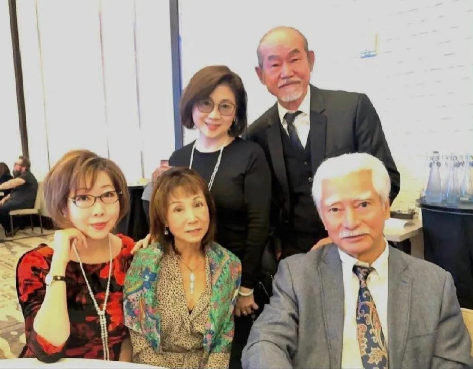 一众老牌港星齐聚温哥华，均已定居当地安度晚年，他们分别是元华、秦沛、高雄以及周秀