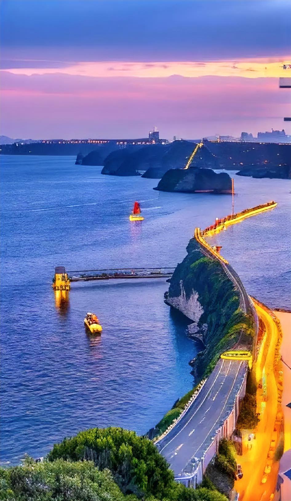 性学专家说：
“绝大多数女人，都是在爹妈百年之后，才真正把丈夫当成自己人。很多人