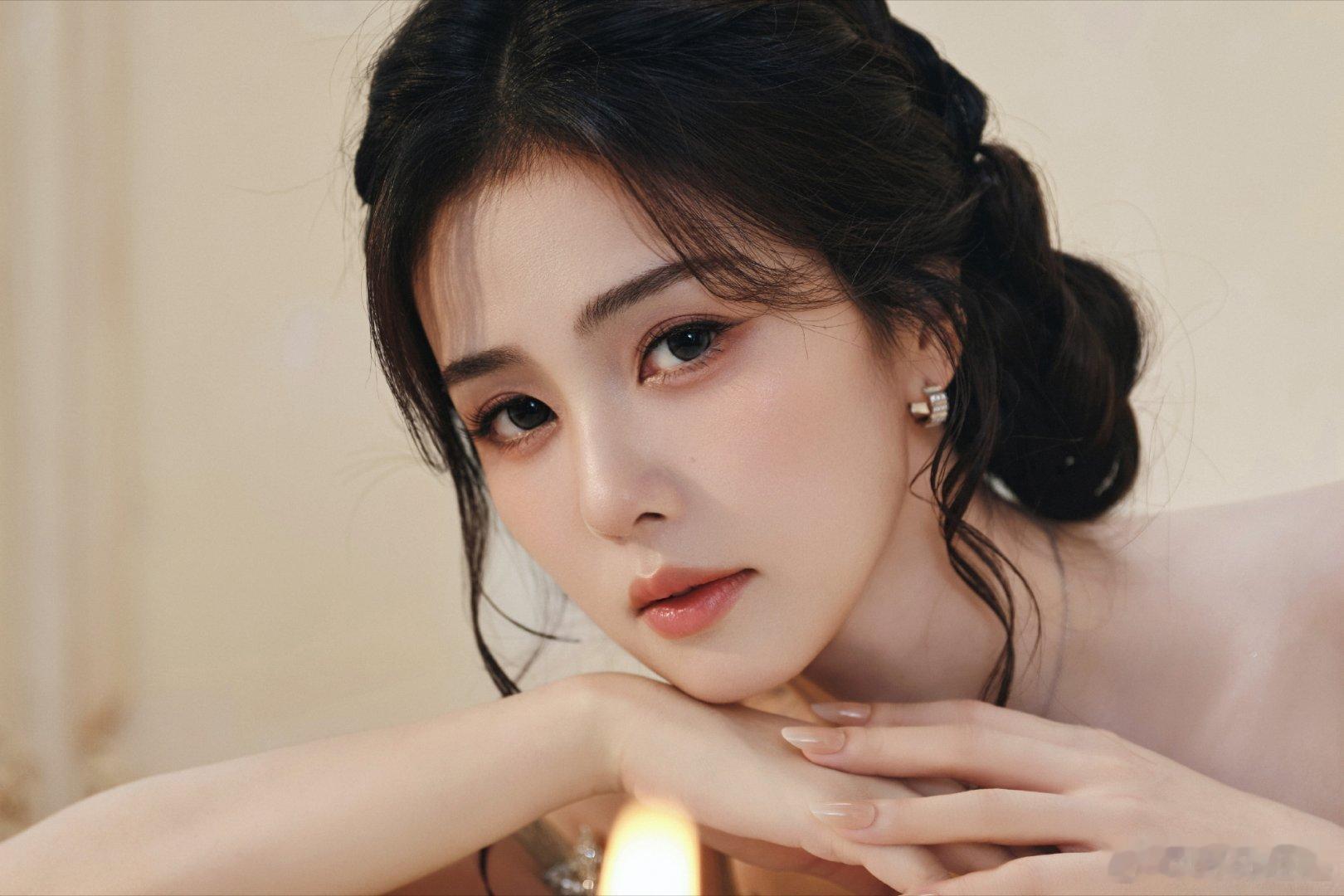白鹿 🍍白鹿 🍍白鹿叶璃 🍍白鹿莫离 “炽热的青春从不后退，我们一往无前。