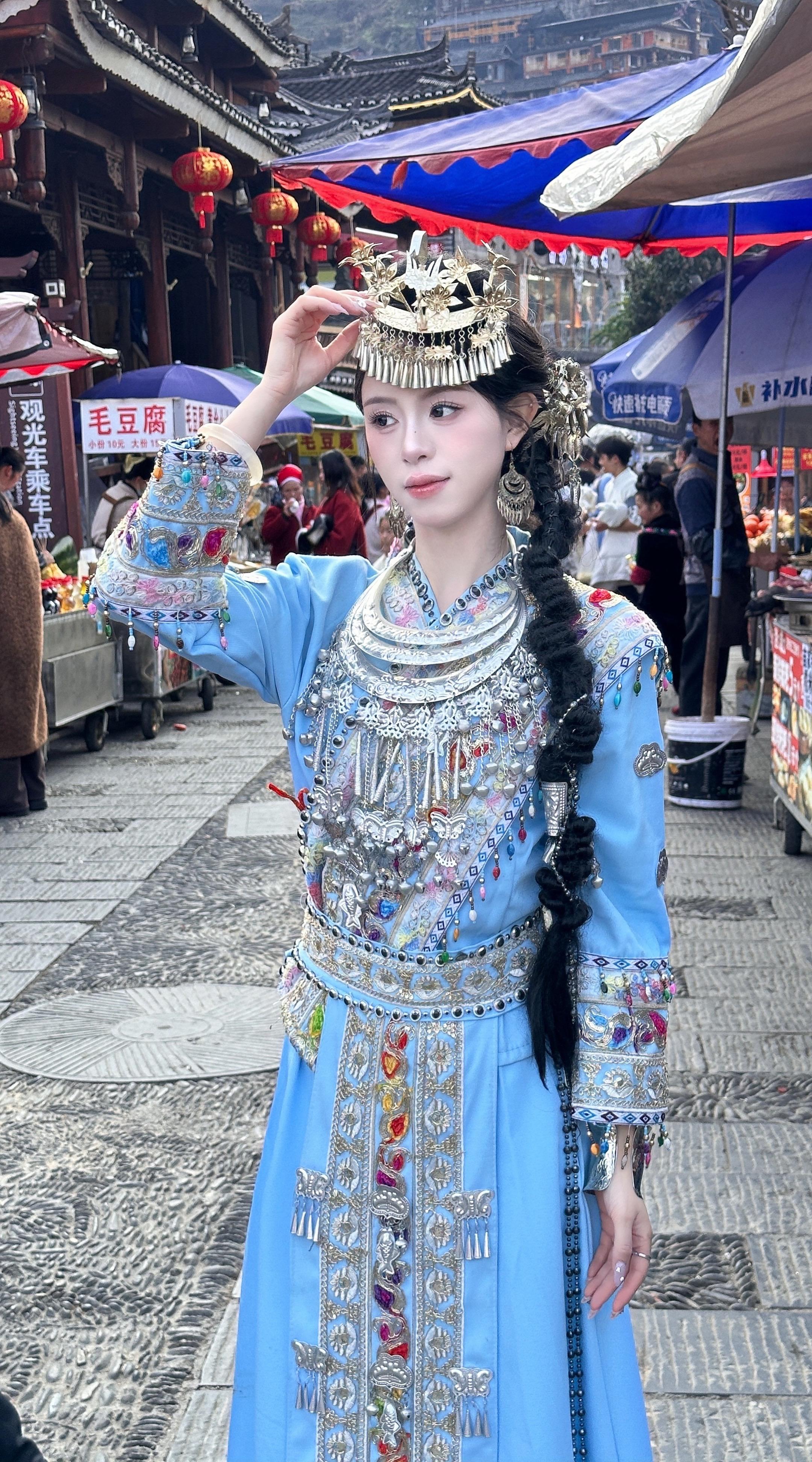 我不出了寨子，你带一只蛊虫走吧.