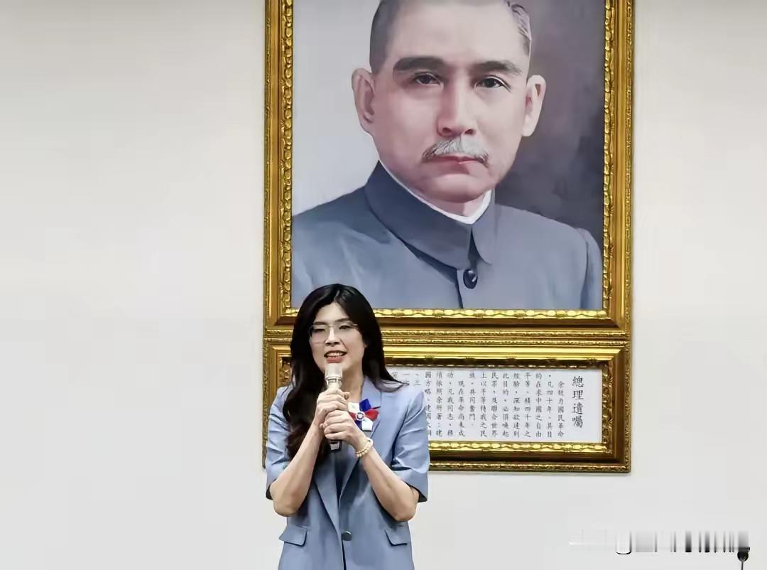 郑丽文当选台湾省国民党主席之后刚在社交平台脸书上发文，她写道：“我们终于做到了!