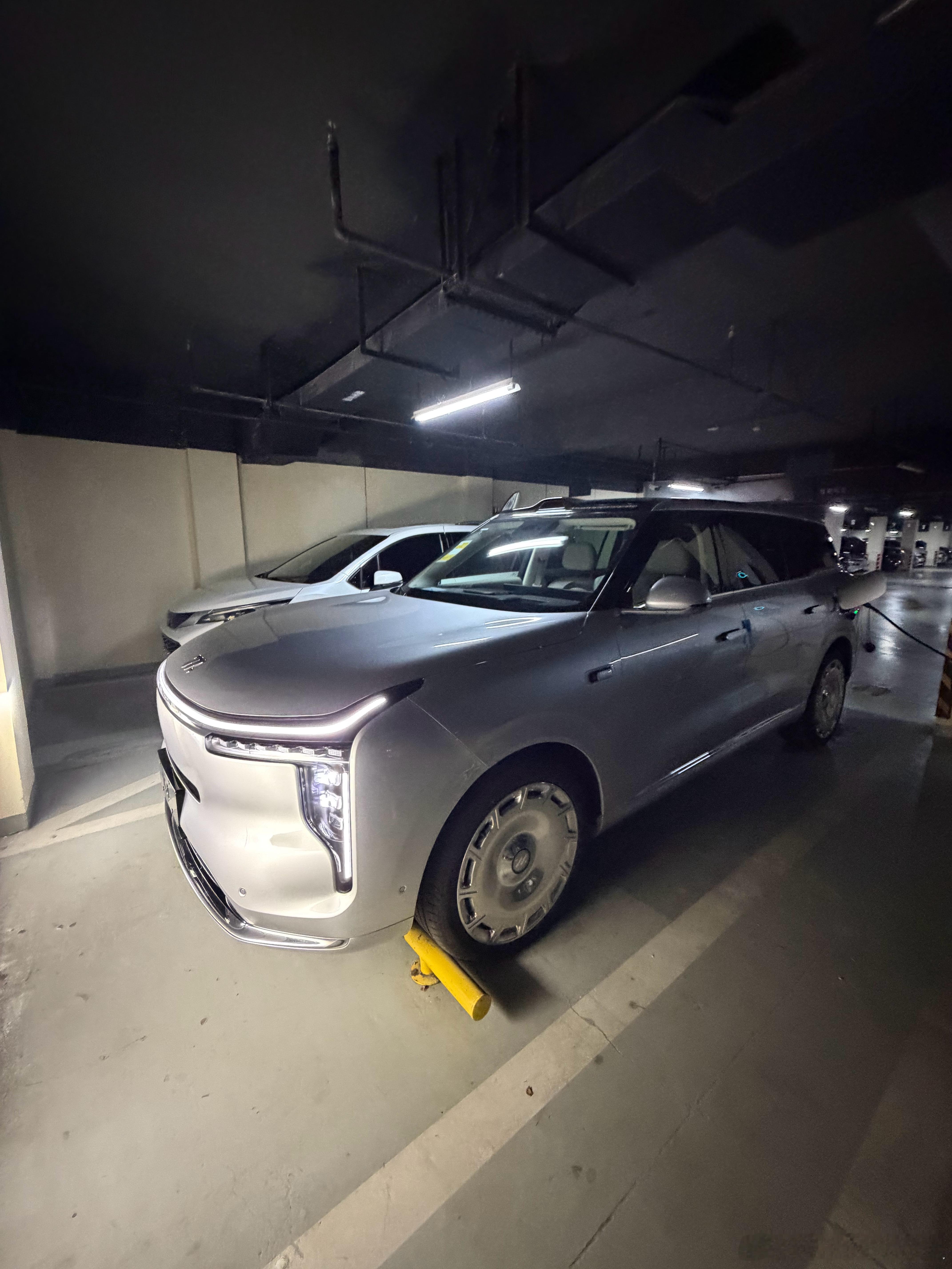 补能完毕 纯电续航401公里 提车三天了 一滴油都没加 今儿又开着我的外滩揽胜出