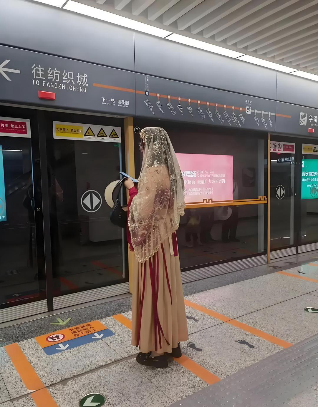 只要他不尴尬，尴尬的就是别人！ 