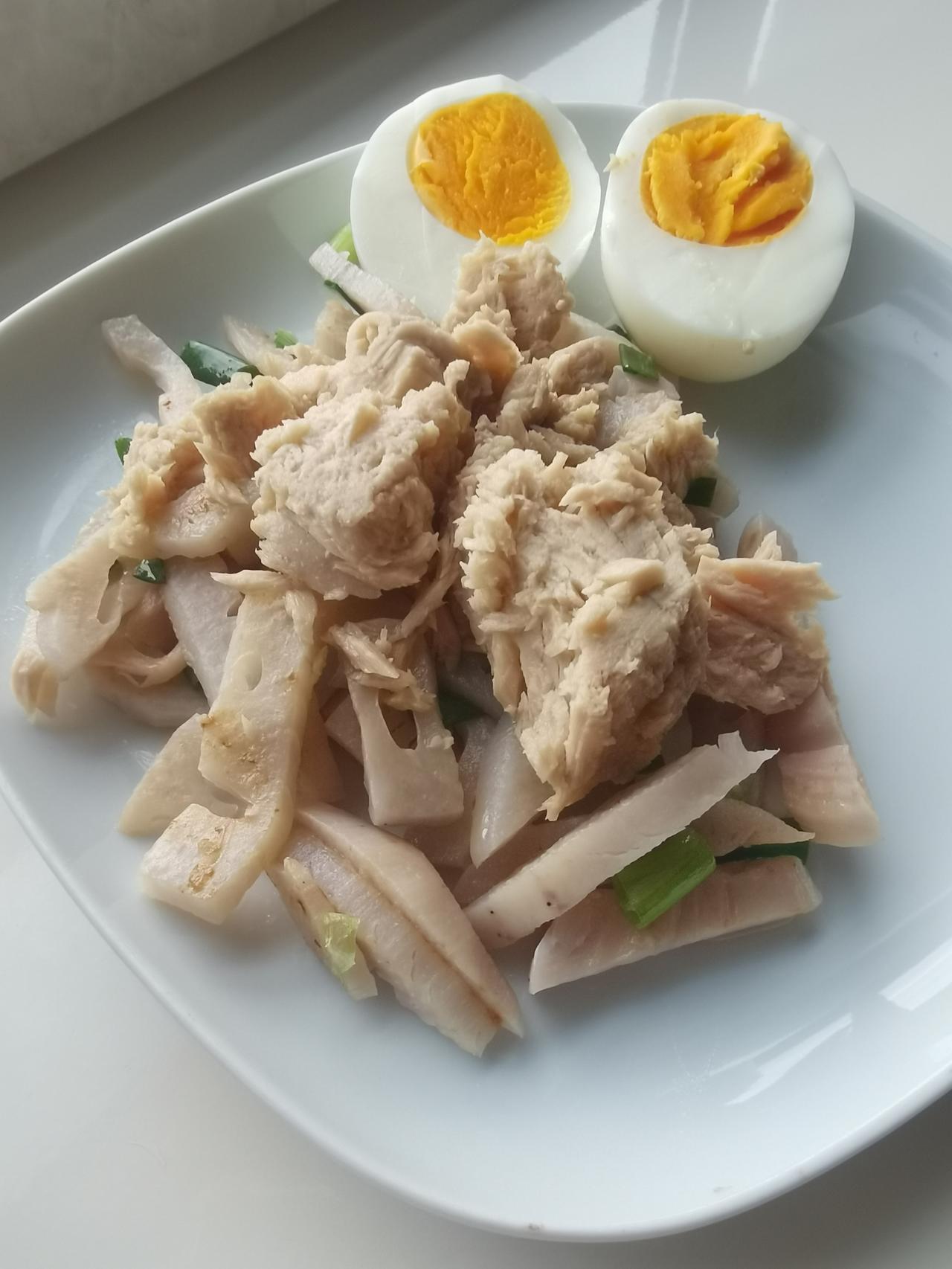 早餐第五天打卡 ✨

今天吃的是自己冷冻的莲藕。
早上从冰箱拿出来，放平底锅里慢