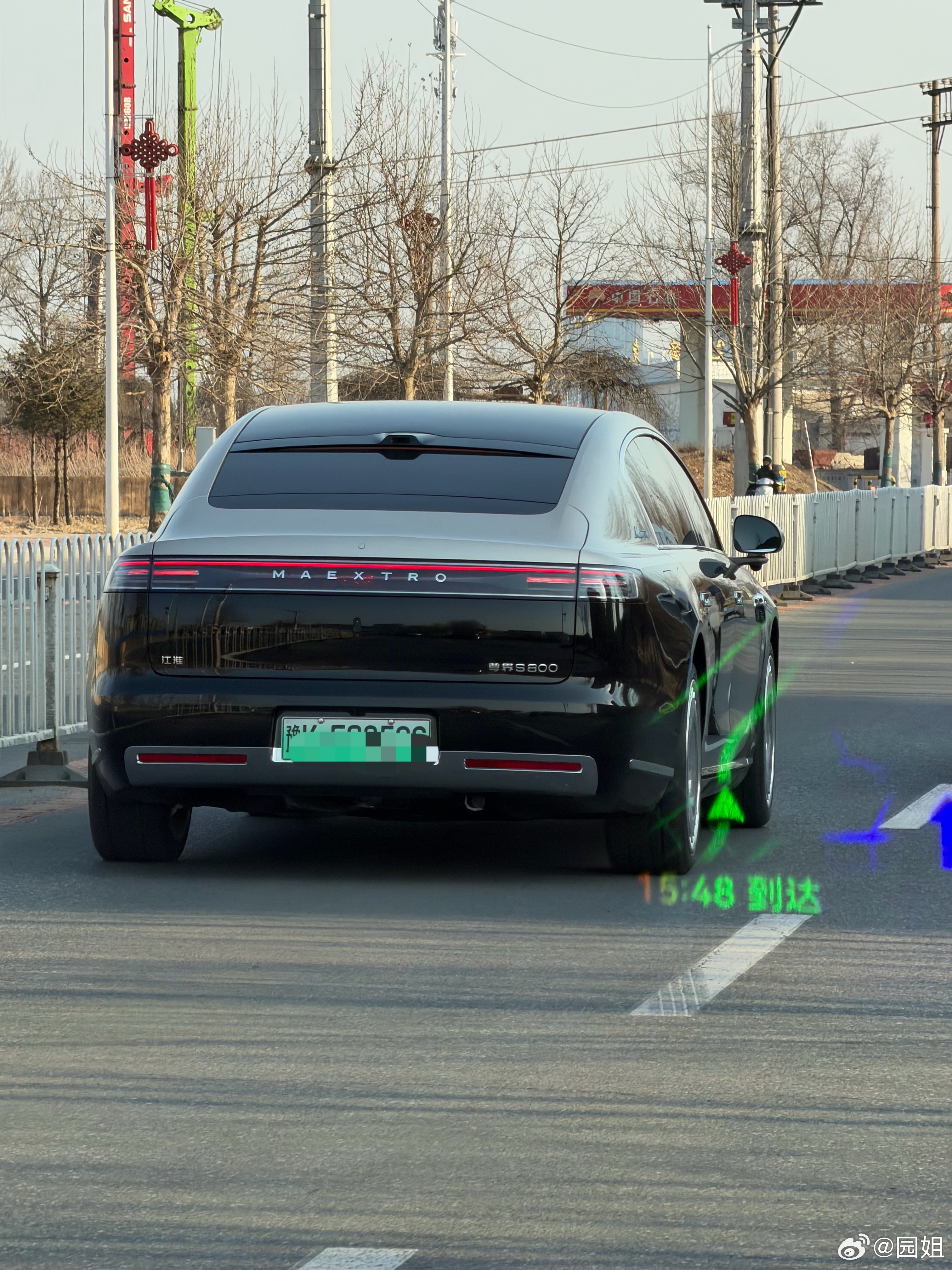 你们猜我看到啥了，在丹东地界第一次看到尊界S800，可惜是外地牌照，不过我知道丹