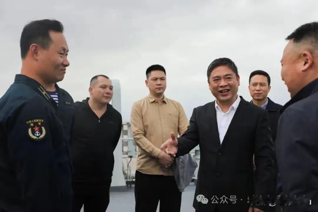 4. 浙江乐清相关人员走访慰问东海雁荡山舰：11月6日，乐清市退役军人事务局及重